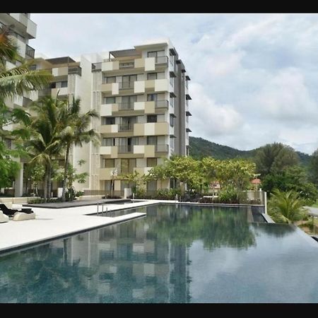 By The Sea Batu Ferringhi Beach Front Apartment Suite Ngoại thất bức ảnh