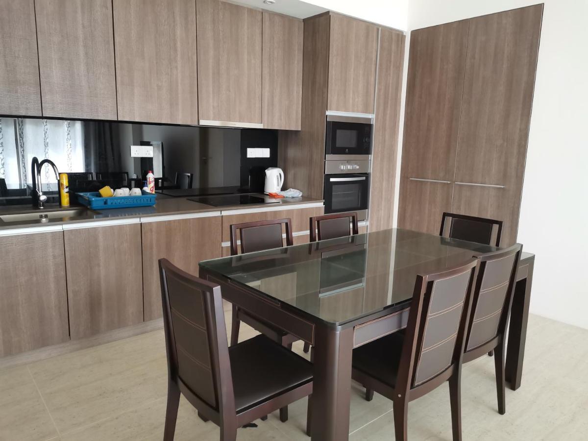 By The Sea Batu Ferringhi Beach Front Apartment Suite Ngoại thất bức ảnh