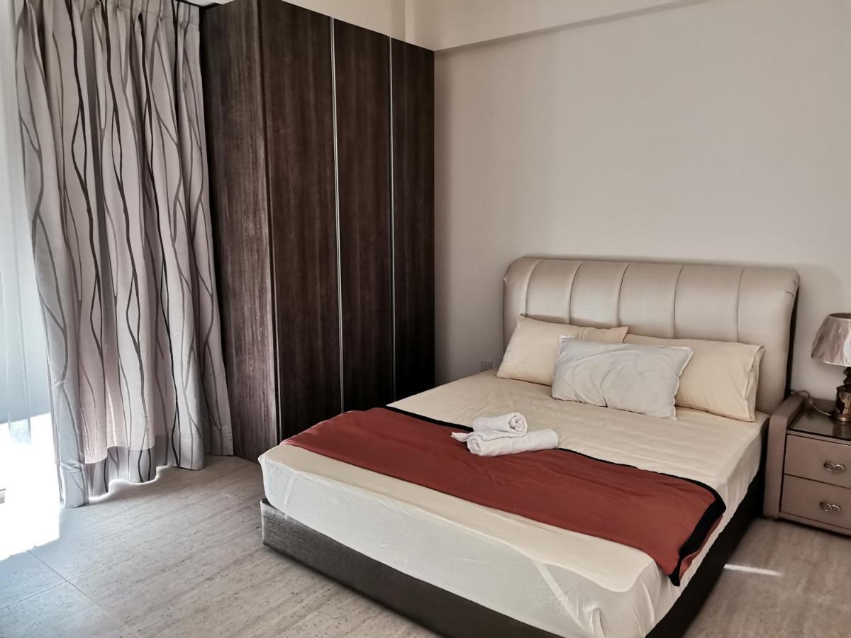 By The Sea Batu Ferringhi Beach Front Apartment Suite Ngoại thất bức ảnh