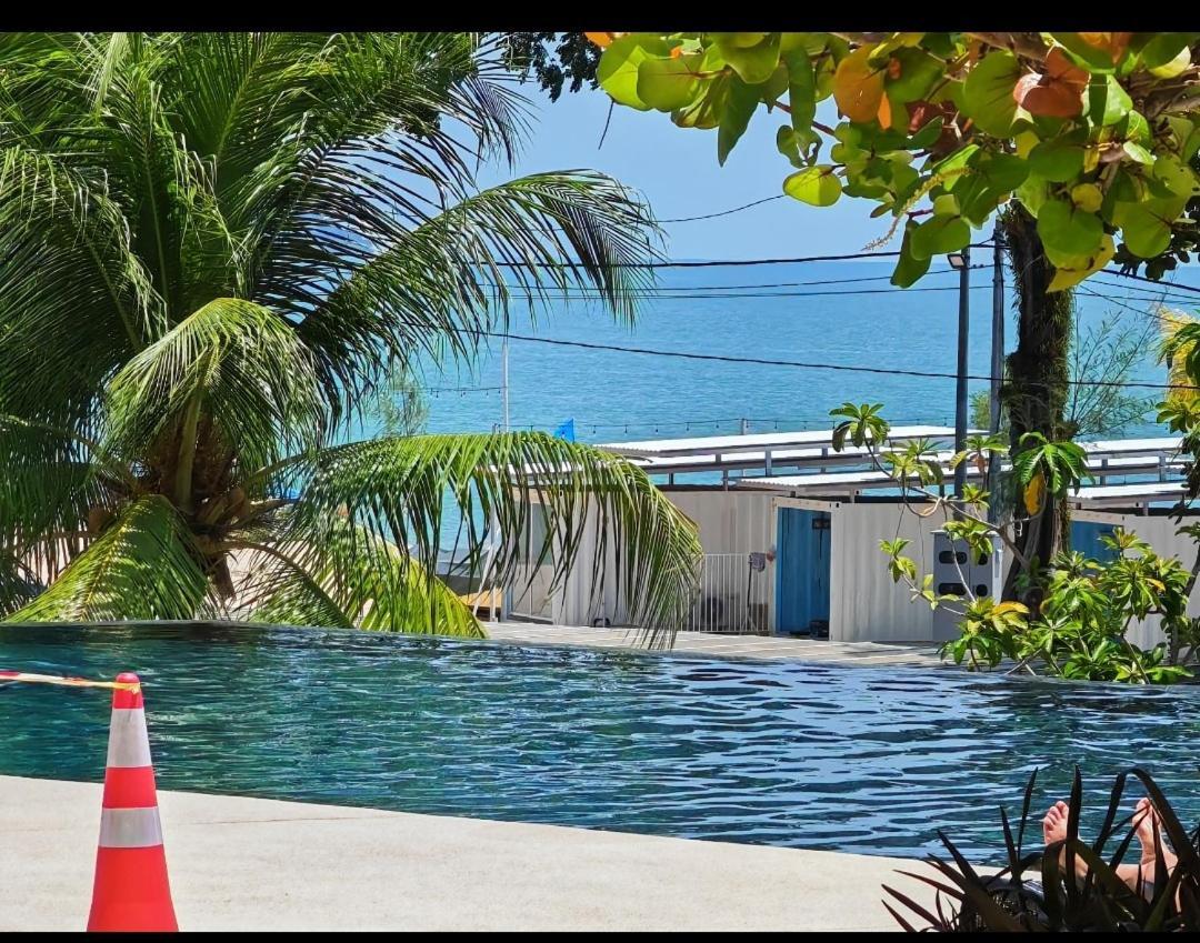 By The Sea Batu Ferringhi Beach Front Apartment Suite Ngoại thất bức ảnh